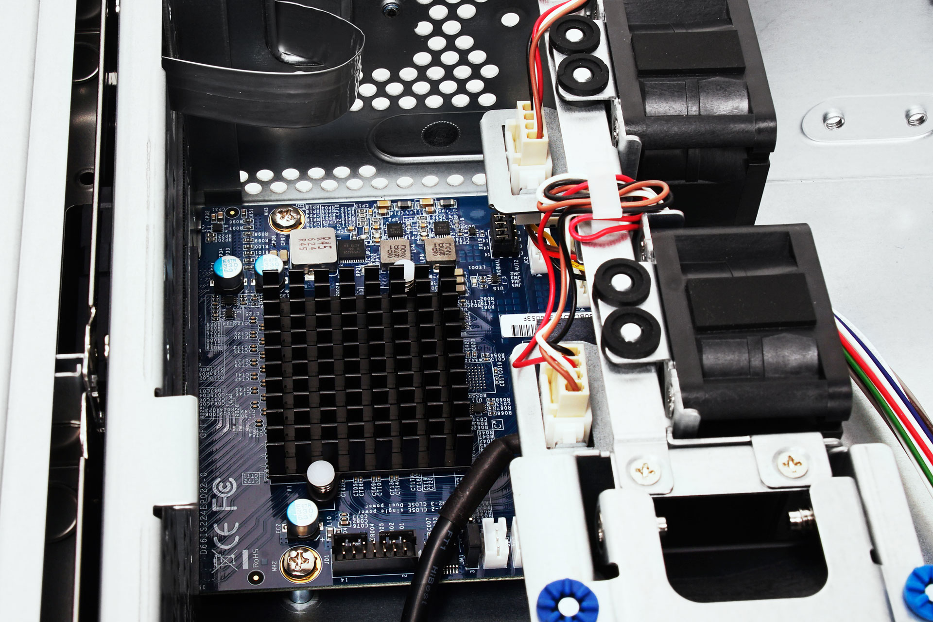 IW-RS212-04 - server system assembly
